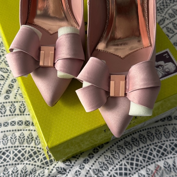 Ted Baker Blush Pink Heels with Bow Accent - Picture 8 of 8